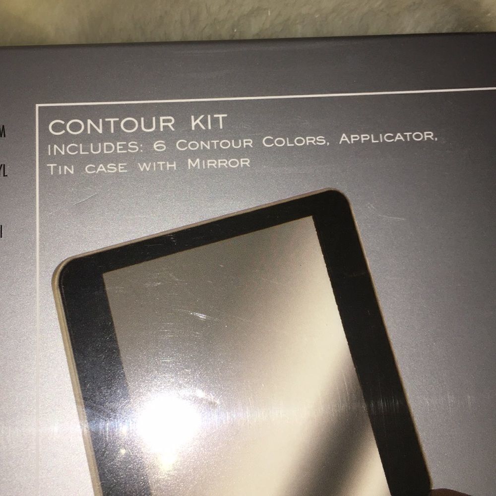 Me Makeover Essentials contour kit - Picture 3 of 3